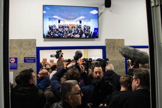 Αυστηροί περιορισμοί που θυμίζουν φυλακή